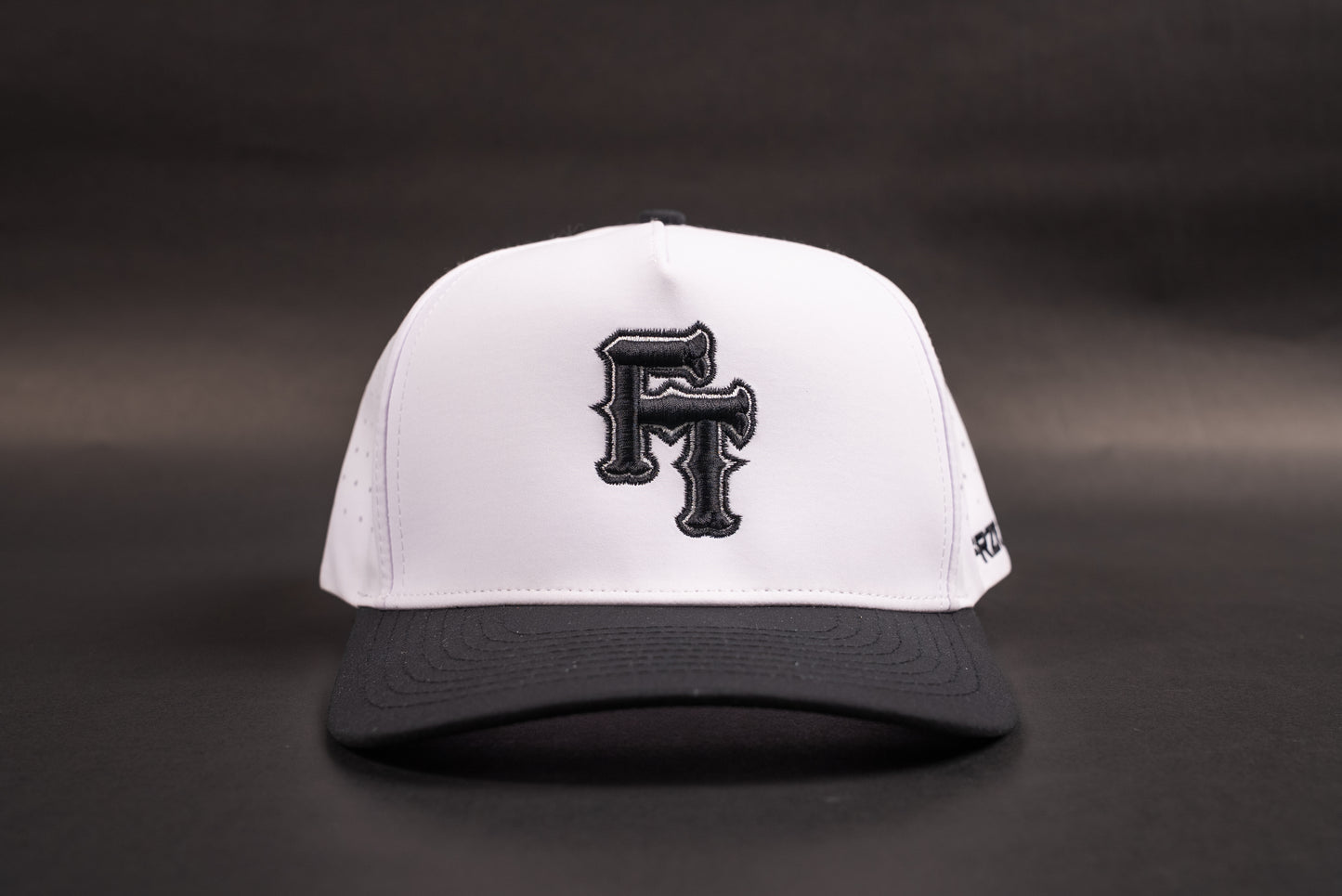 FRZR TRPS | Black-White