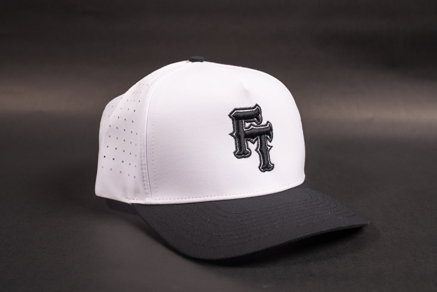 FRZR TRPS | Black-White