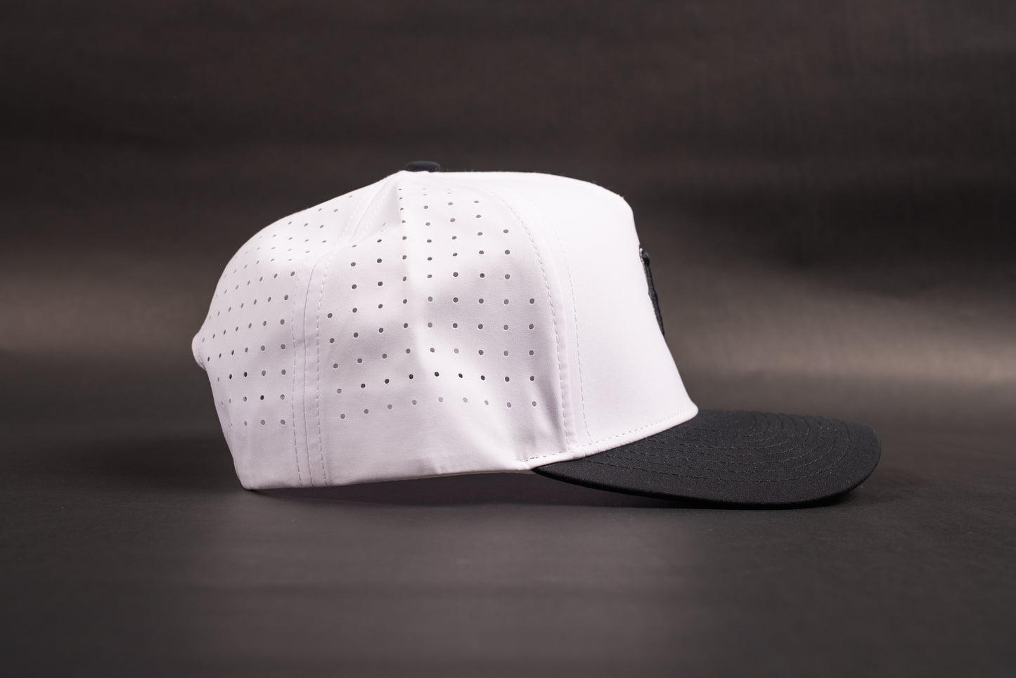 FRZR TRPS | Black-White